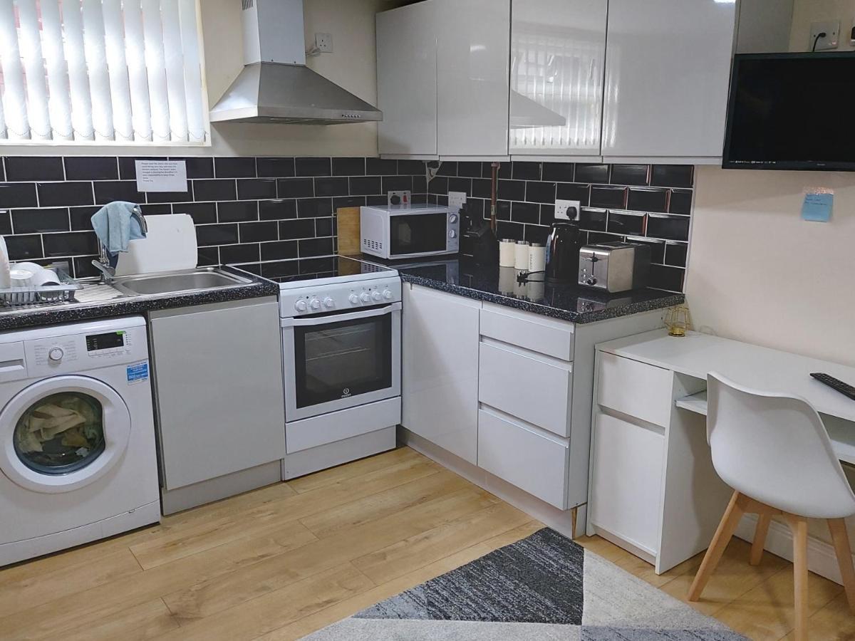 Lovely Studio-Flat With Free Parking, Free Wifi. Leeds  Exteriör bild