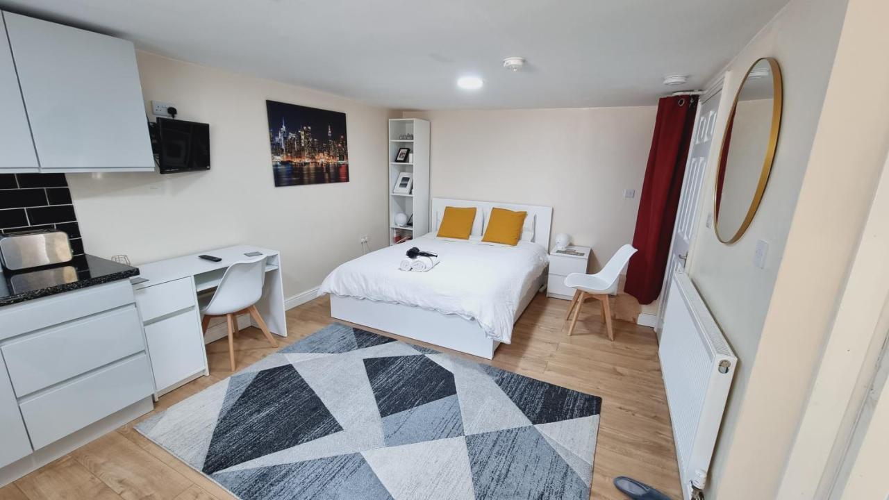 Lovely Studio-Flat With Free Parking, Free Wifi. Leeds  Exteriör bild