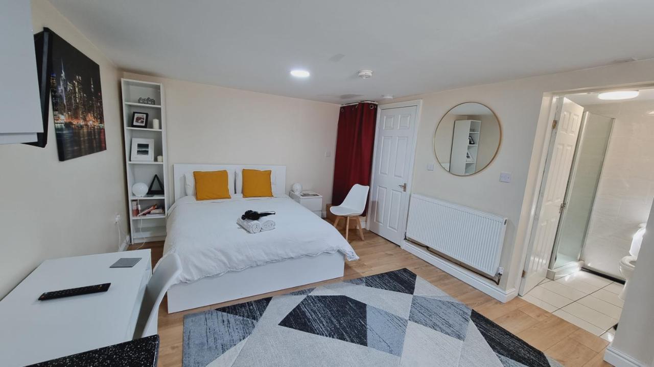 Lovely Studio-Flat With Free Parking, Free Wifi. Leeds  Exteriör bild