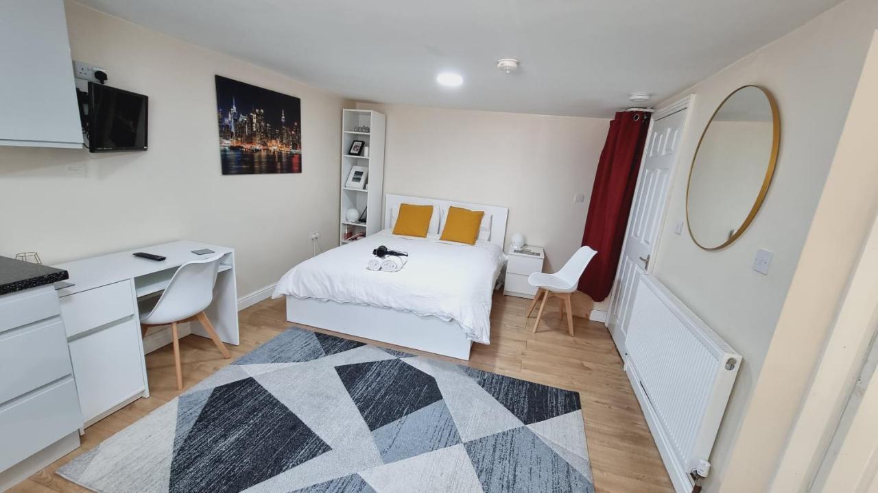 Lovely Studio-Flat With Free Parking, Free Wifi. Leeds  Exteriör bild