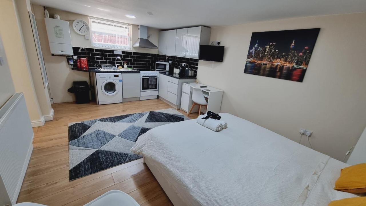 Lovely Studio-Flat With Free Parking, Free Wifi. Leeds  Exteriör bild