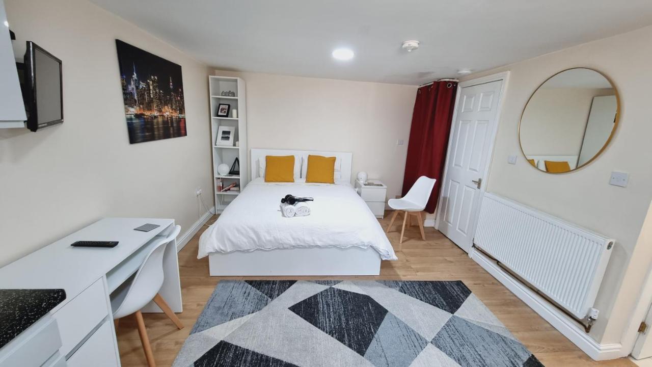 Lovely Studio-Flat With Free Parking, Free Wifi. Leeds  Exteriör bild